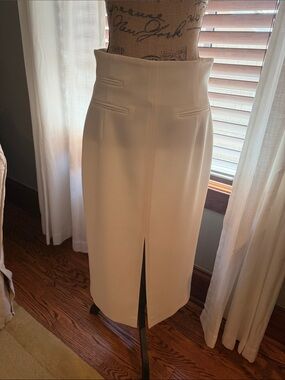 Classic Crepe Cream High-Waist Pencil Skirt with Front Vent